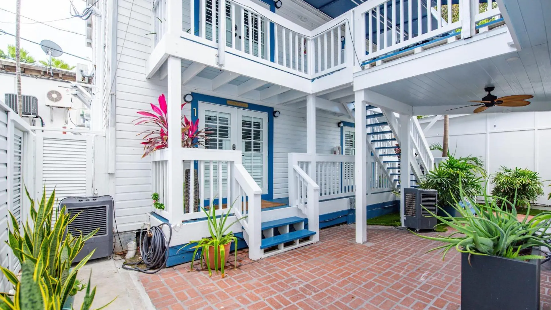 Underwater Cabana At Custom House Inn Key West Apartment